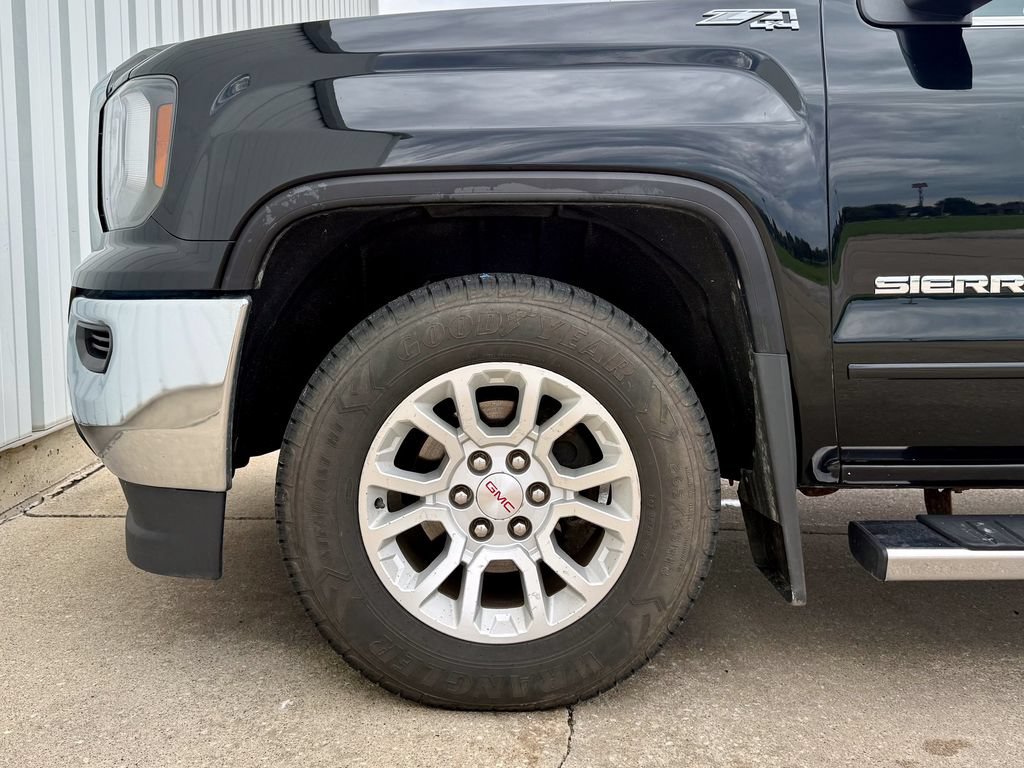 Used 2018 GMC Sierra 1500 SLE w/ Suspension Package, Off-Road AWD/4WD image 25