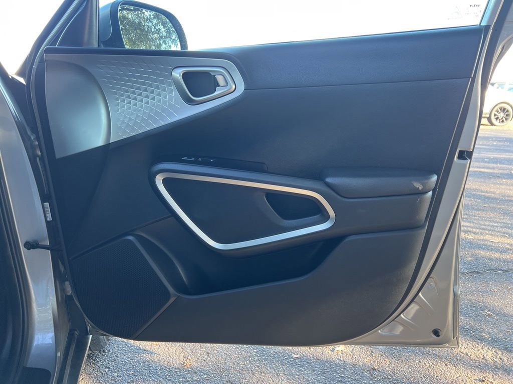 Used 2024 Kia Soul LX w/ Option Group 015 image 11