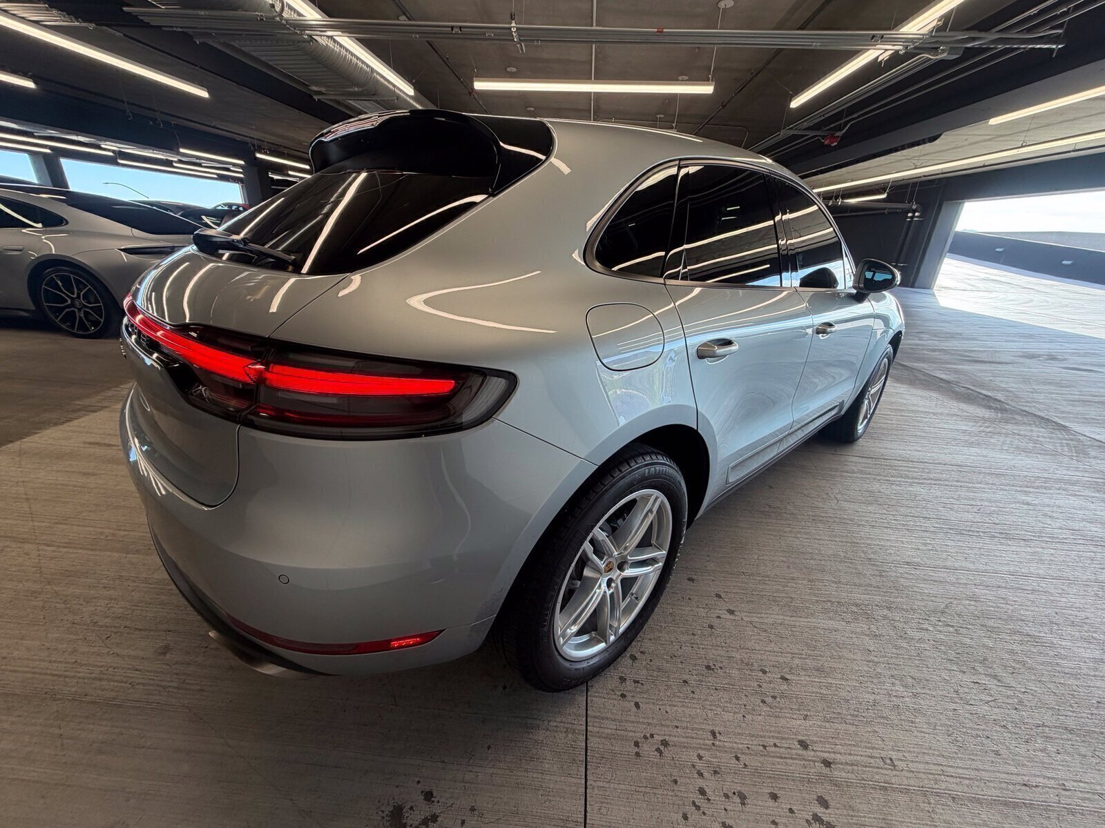 Certified 2019 Porsche Macan AWD/4WD image 4