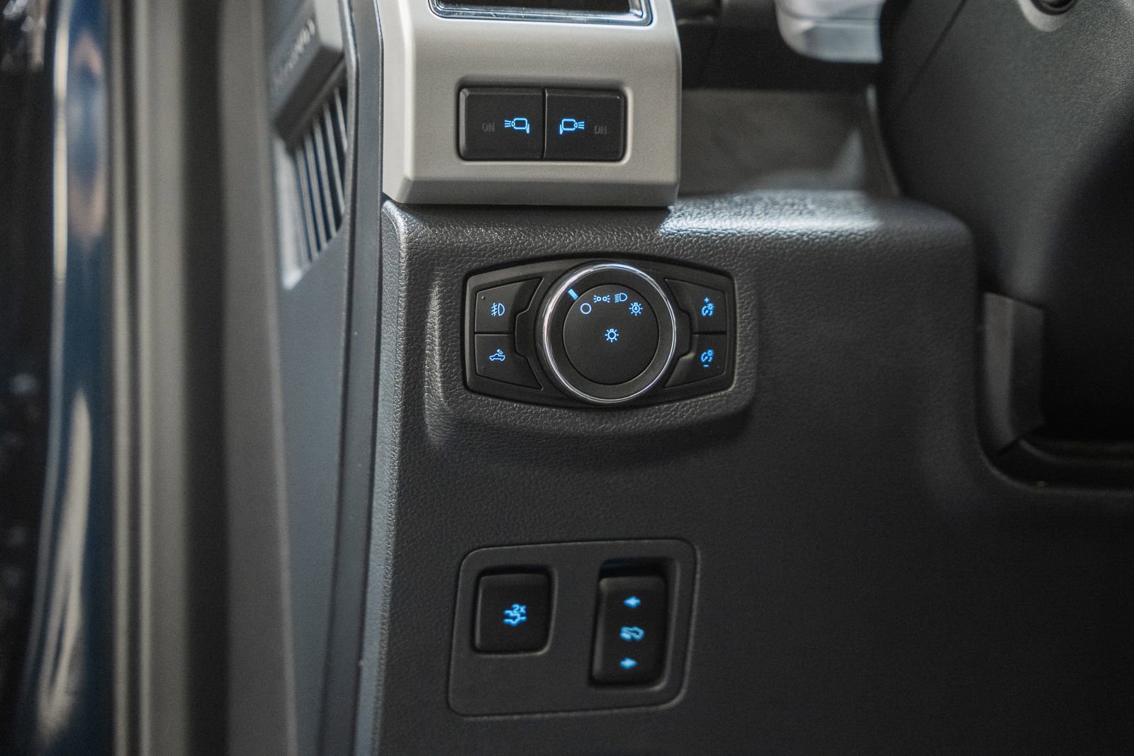 Used 2022 Ford F250 Lariat w/ Black Appearance Pkg image 53