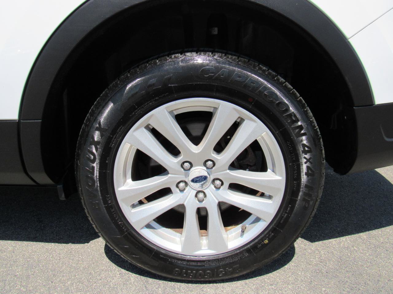 Used 2018 Ford Explorer XLT w/ Equipment Group 202A AWD/4WD image 11