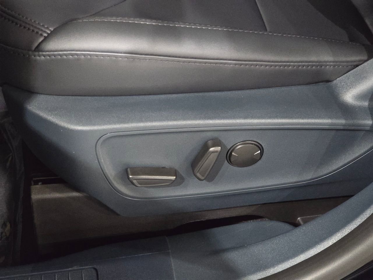 New 2025 Ford Maverick Lariat w/ Black Appearance Package AWD/4WD image 22