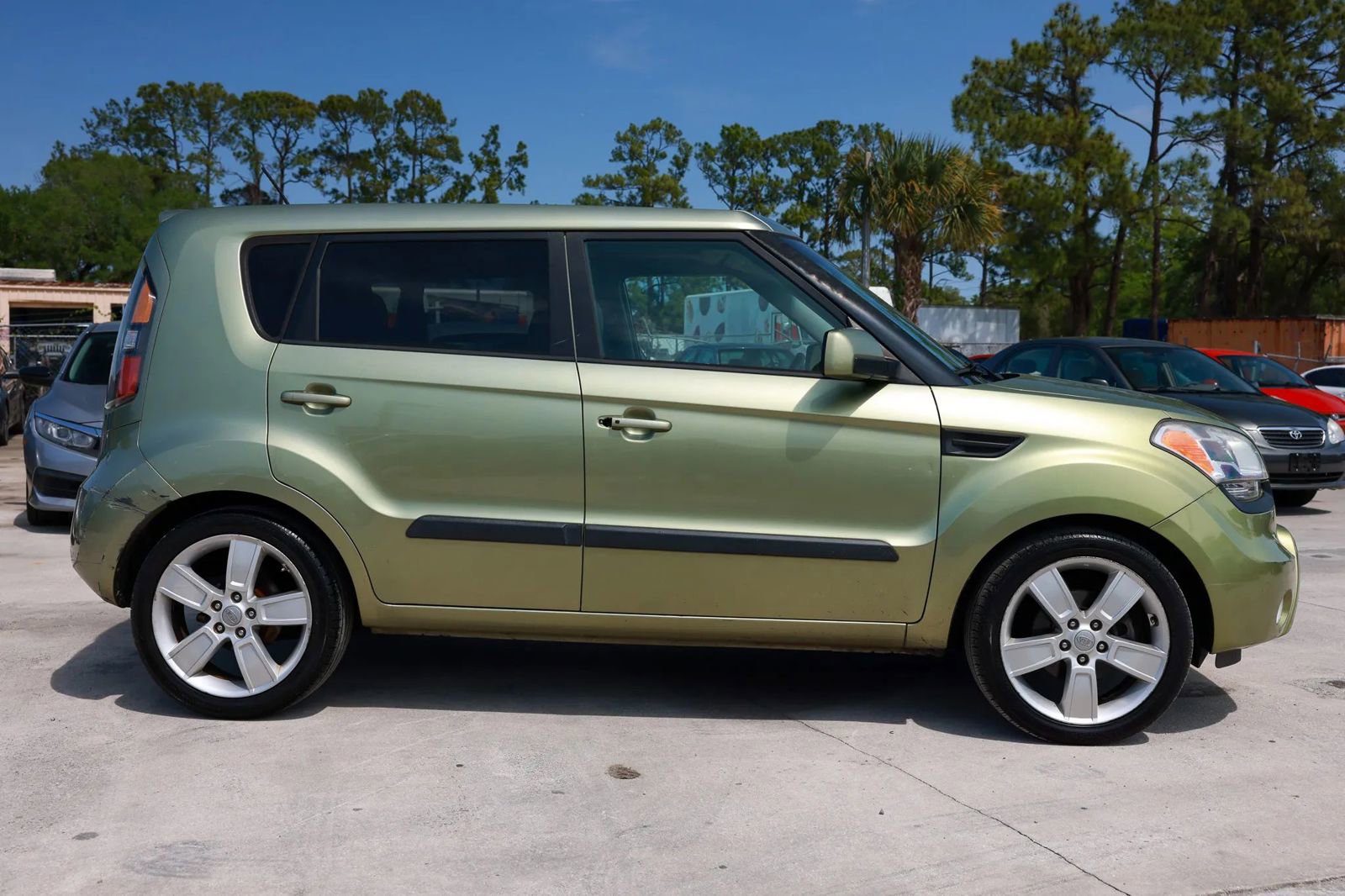 Used 2011 Kia Soul ! FWD image 8