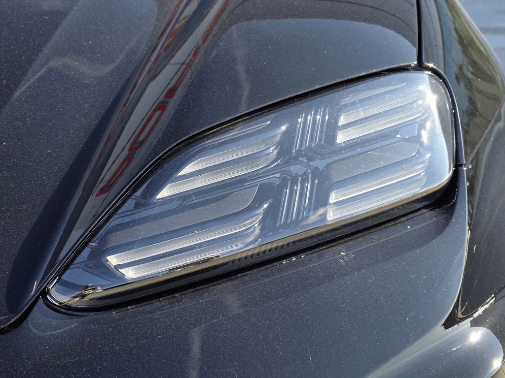 New 2025 Porsche Macan Turbo Electric AWD/4WD image 11