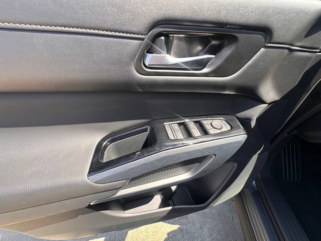 Certified 2025 Nissan Pathfinder SL AWD/4WD image 15