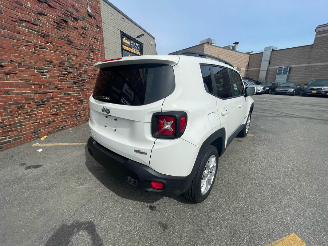 Used 2016 Jeep Renegade Latitude image 3