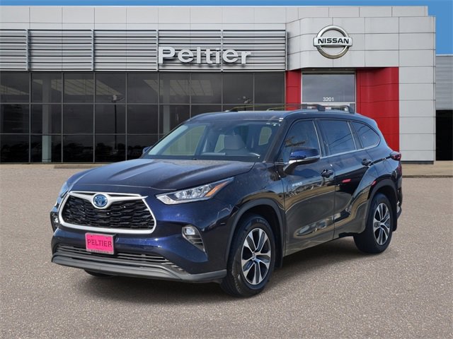 Used 2020 Toyota Highlander XLE image 3