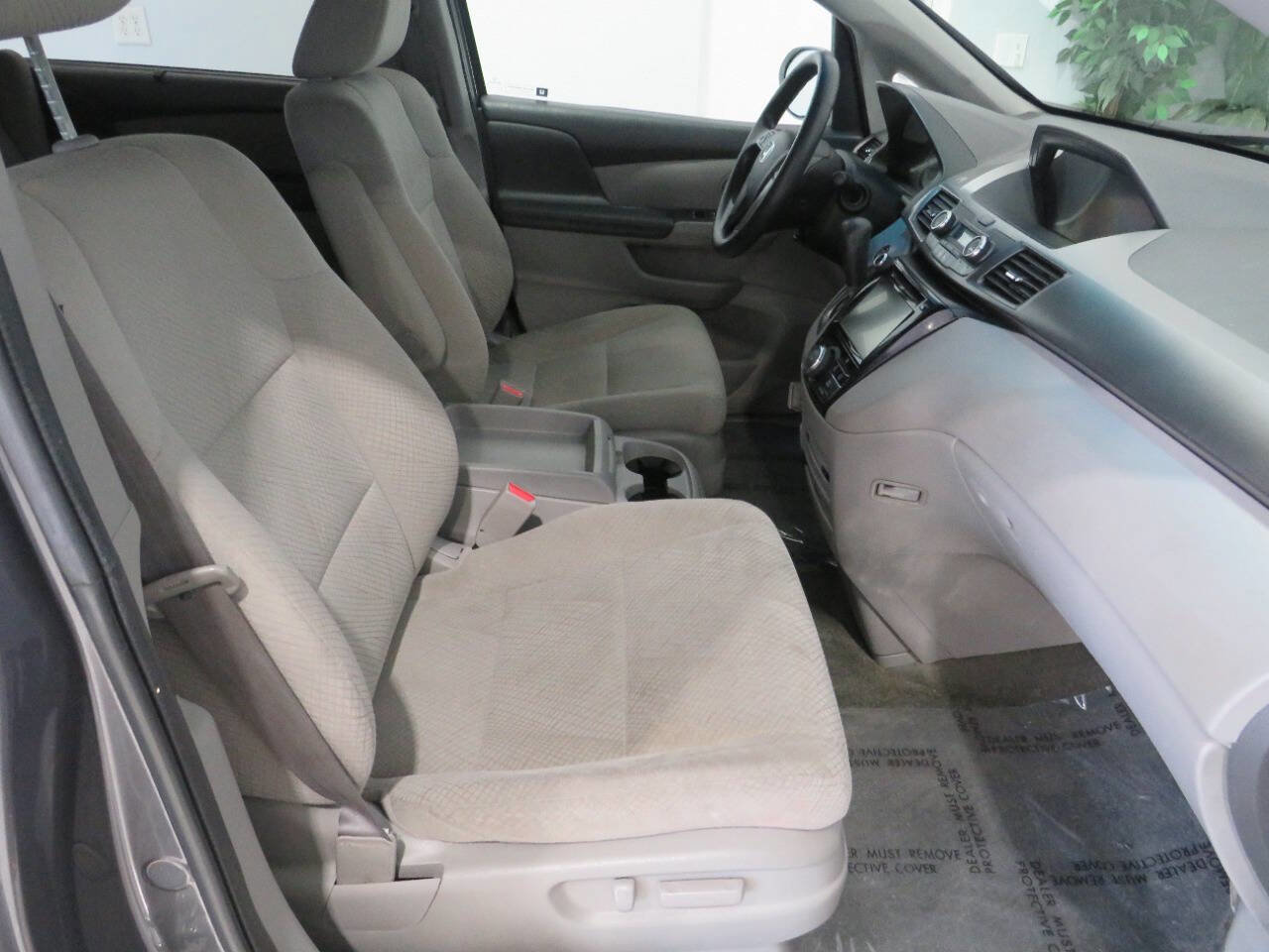 Used 2017 Honda Odyssey SE image 8
