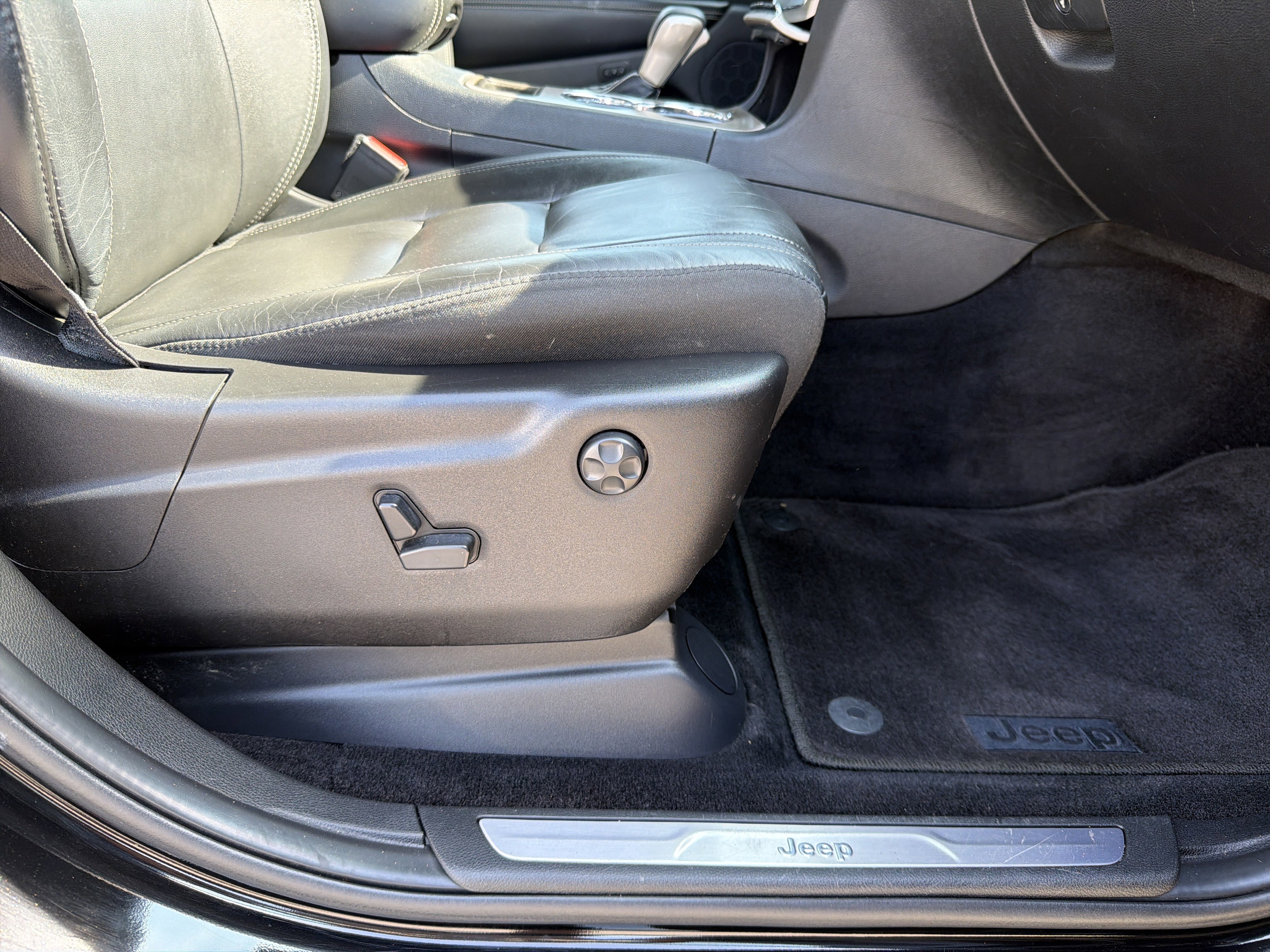Used 2017 Jeep Grand Cherokee Limited RWD image 26