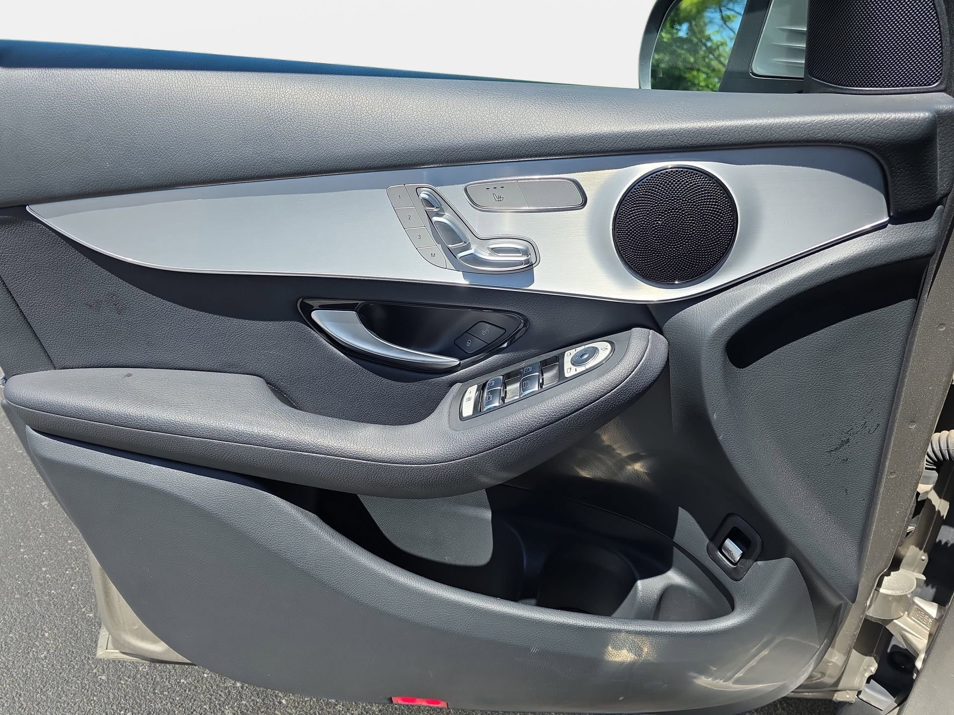 Used 2019 Mercedes-Benz GLC 300 4MATIC image 25