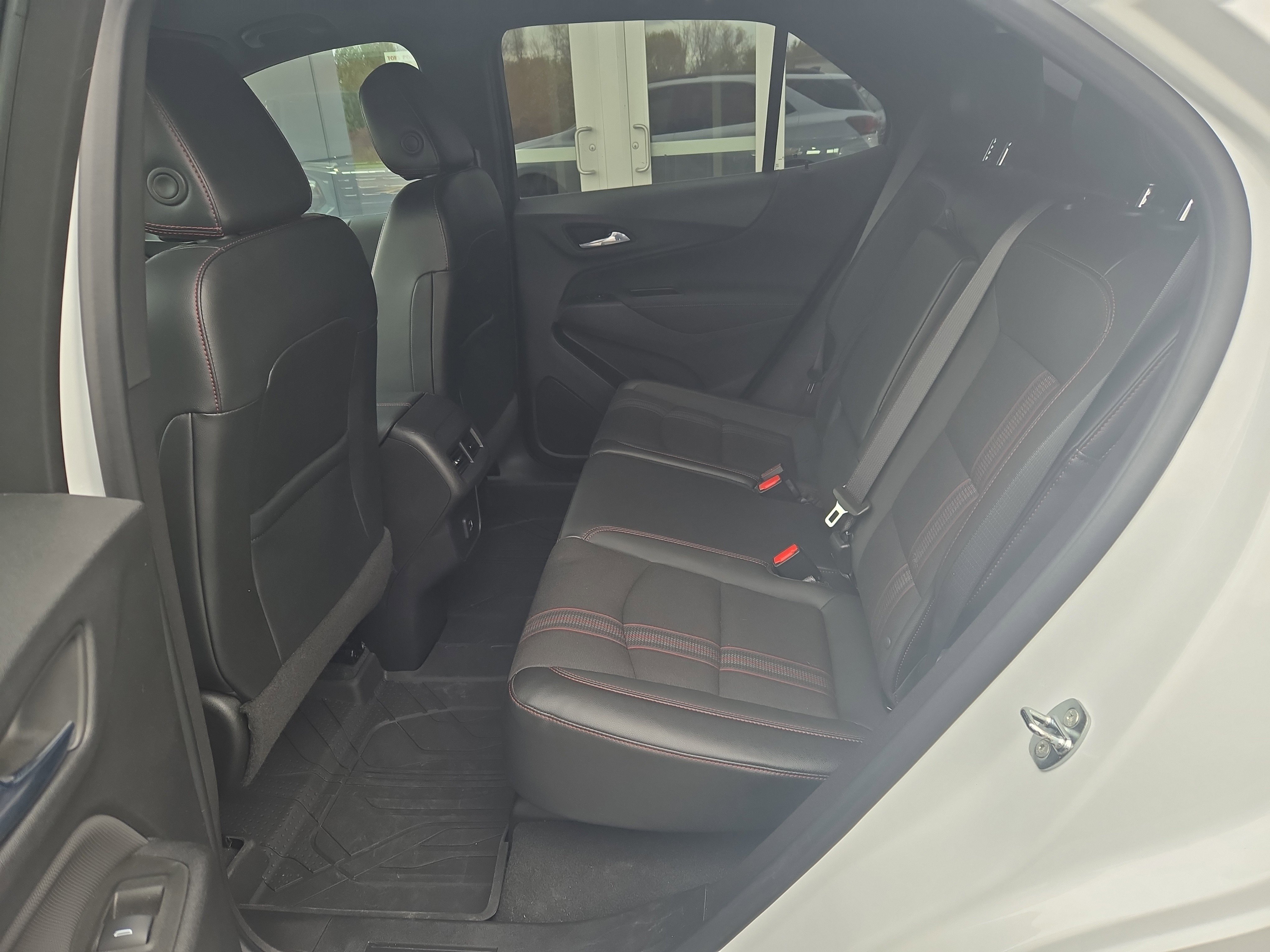 Certified 2022 Chevrolet Equinox RS w/ LPO, Floor Liner Package image 11