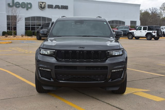 Used 2025 Jeep Grand Cherokee L Limited w/ Luxury Tech Group II image 2