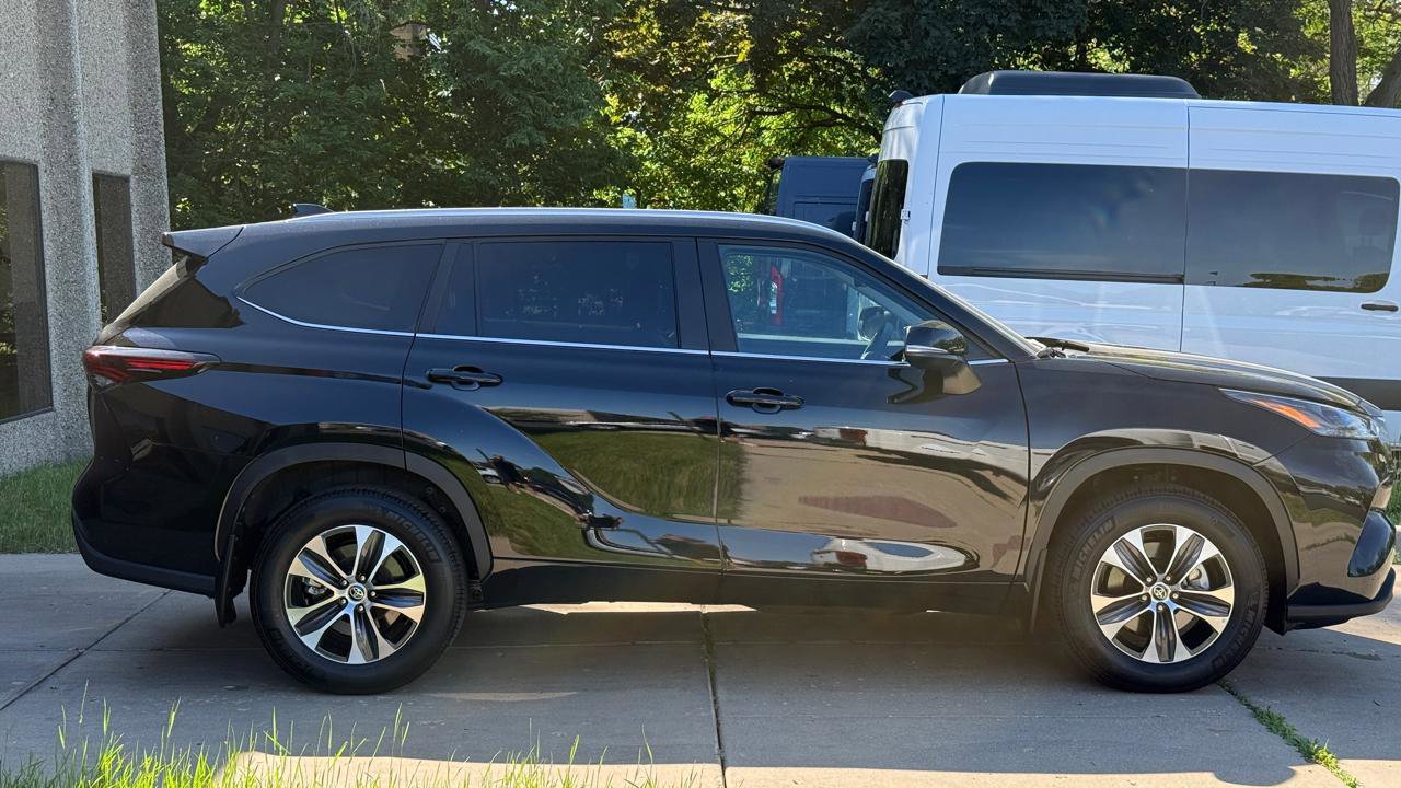 Used 2026 Toyota Highlander XLE AWD/4WD image 8