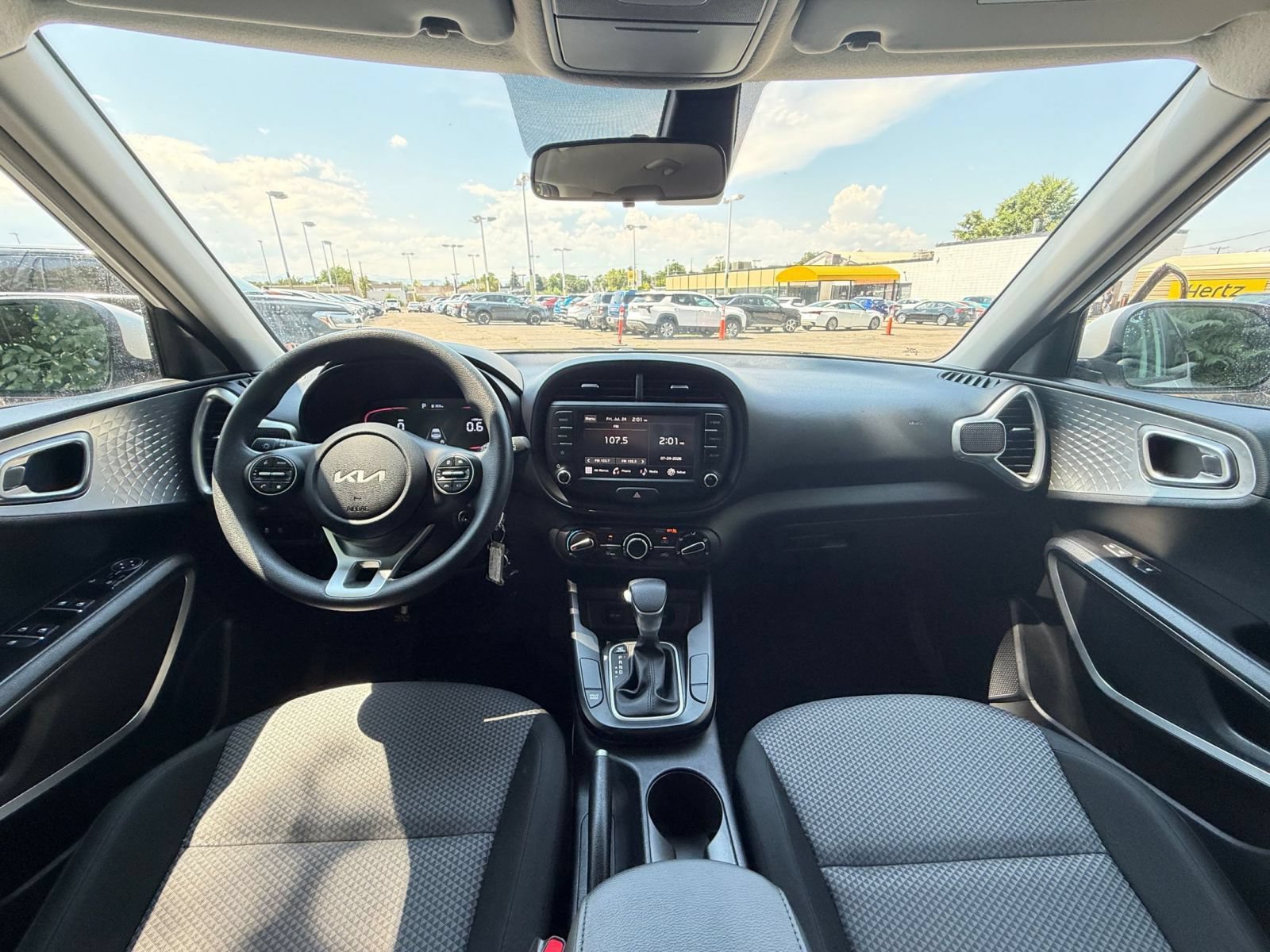 Used 2025 Kia Soul LX w/ LX Technology Package FWD image 30