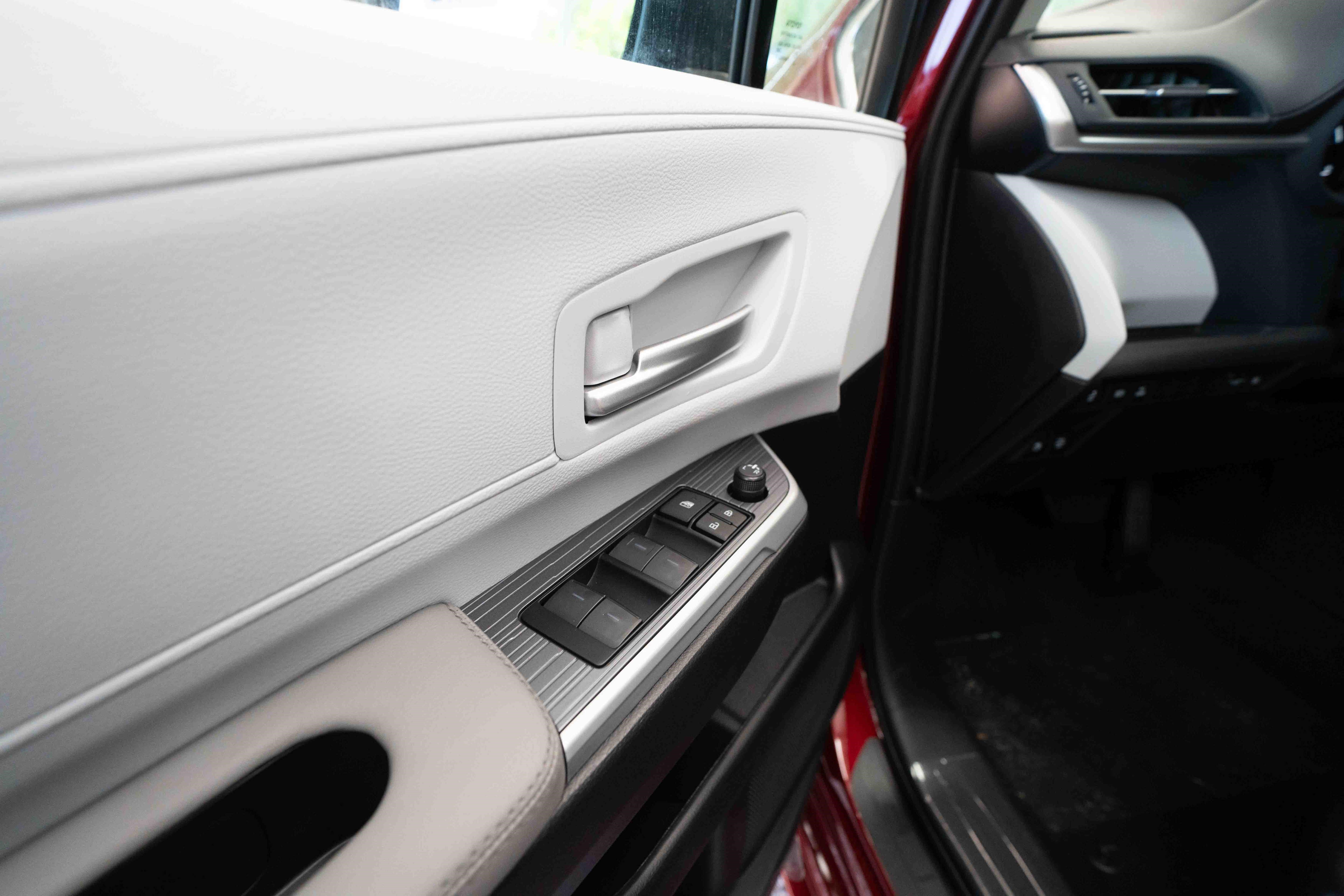 New 2026 Toyota Sienna XLE AWD/4WD image 7