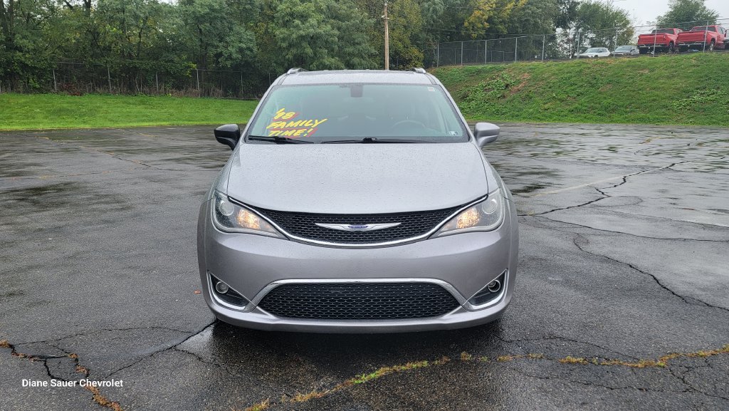 Used 2018 Chrysler Pacifica Touring-L FWD image 4