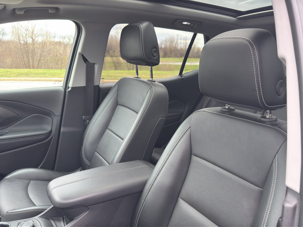 Used 2024 GMC Terrain SLT w/ Infotainment Package II AWD/4WD image 18