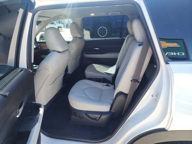 Used 2025 Toyota Grand Highlander FWD image 22