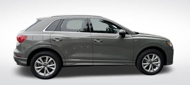 Certified 2025 Audi Q3 2.0T Premium w/ Convenience Package AWD/4WD image 10