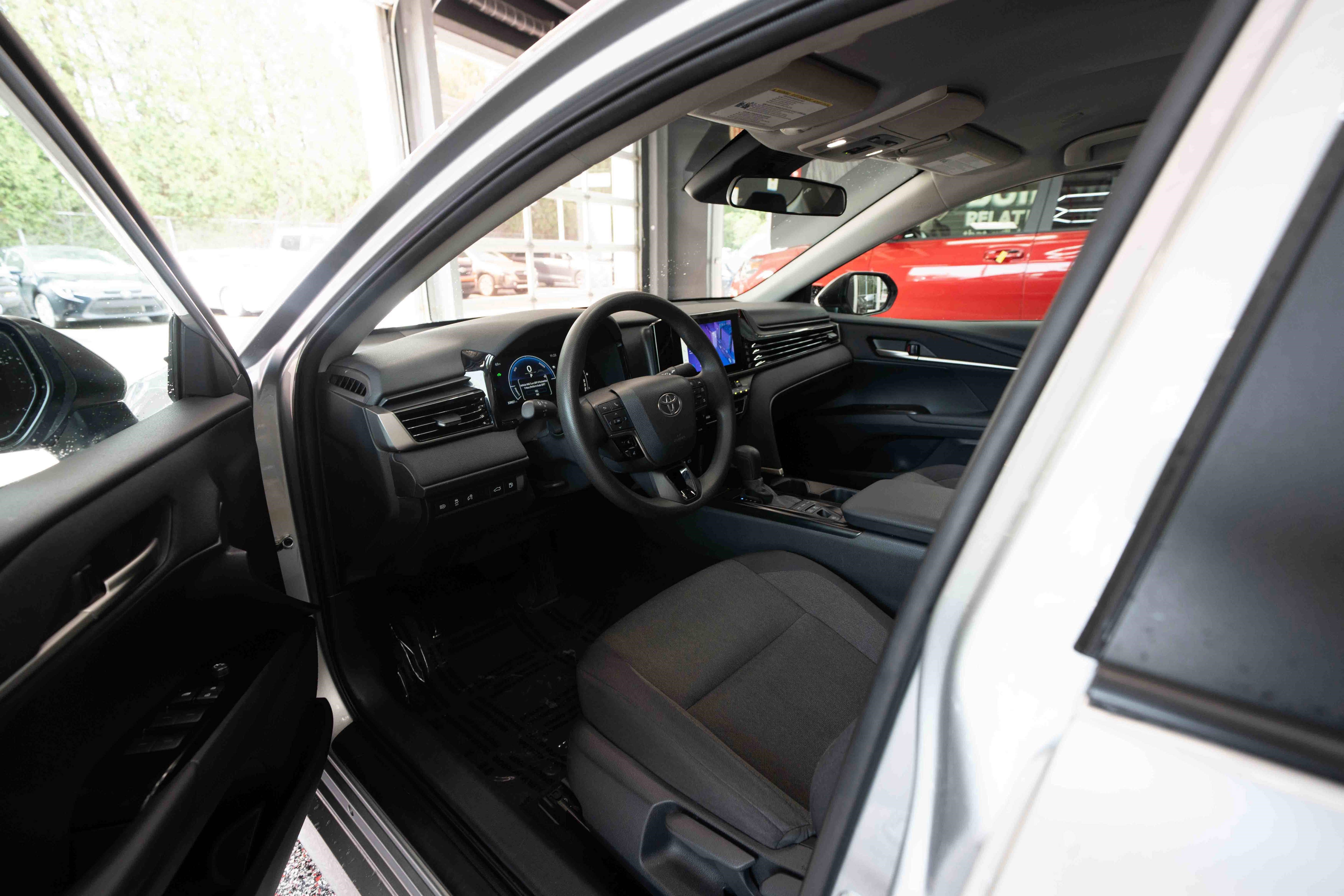 Used 2025 Toyota Camry LE FWD image 8