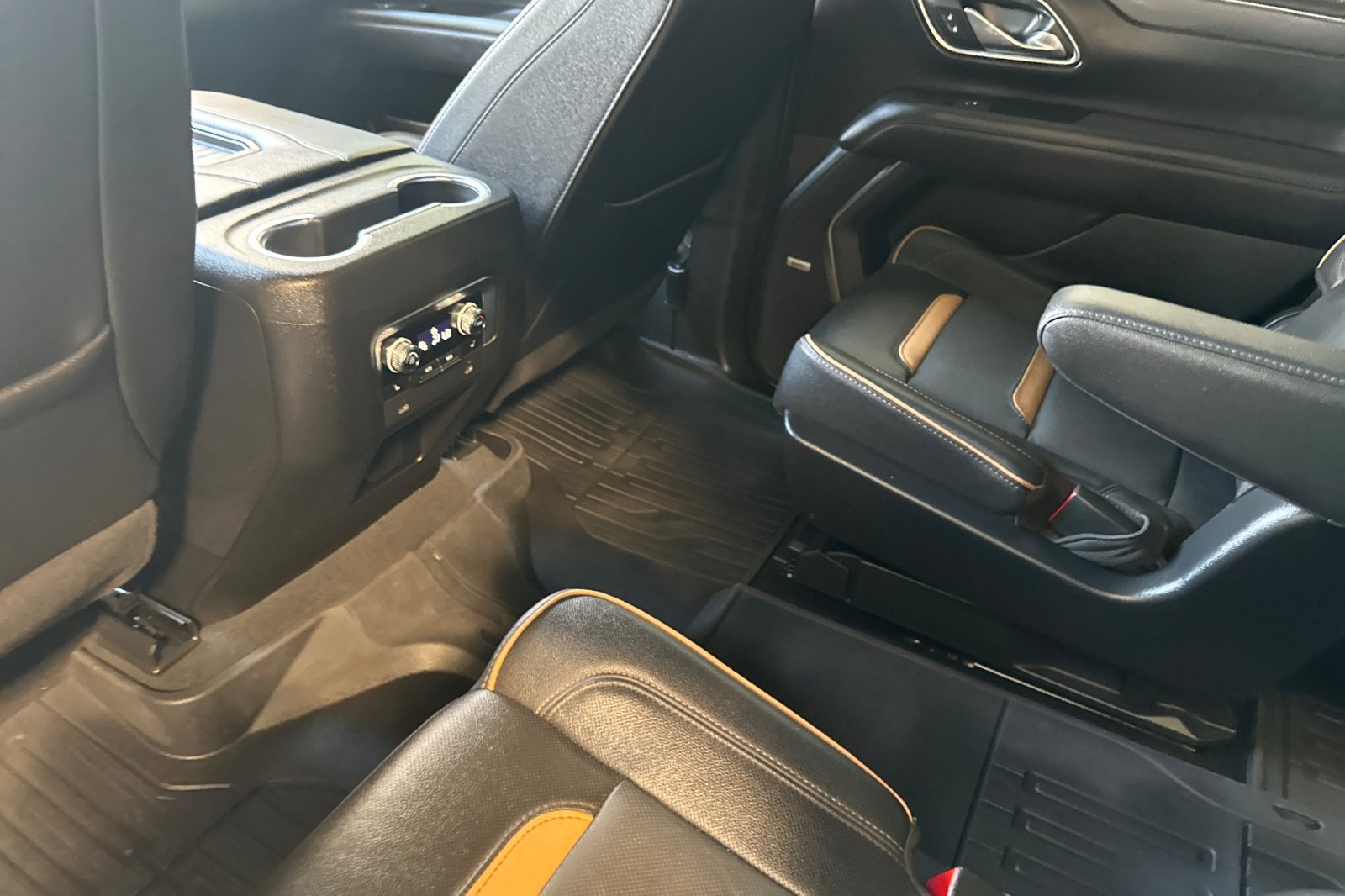 Used 2024 GMC Yukon AT4 w/ Technology Package AWD/4WD image 12
