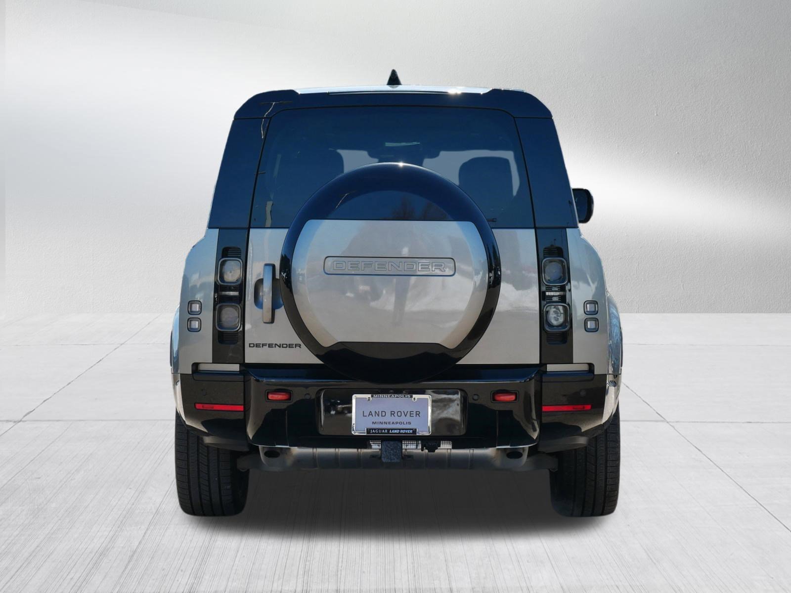 Used 2024 Land Rover Defender 130 X AWD/4WD image 6