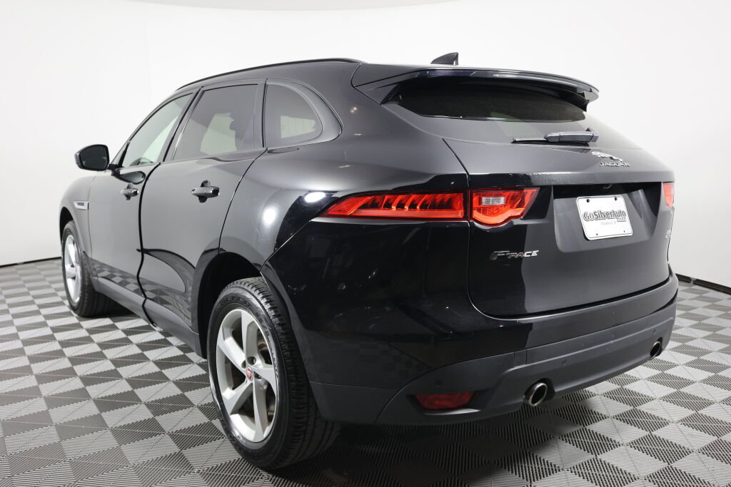 Used 2017 Jaguar F-PACE Premium image 4