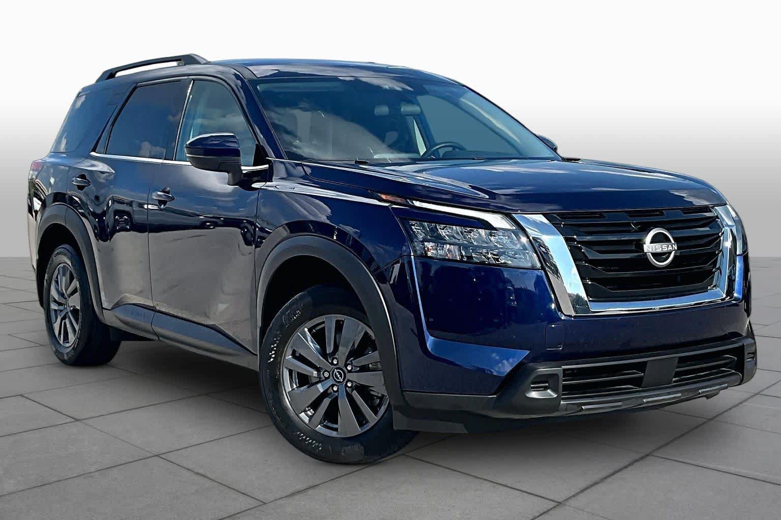 Used 2024 Nissan Pathfinder SV FWD image 3