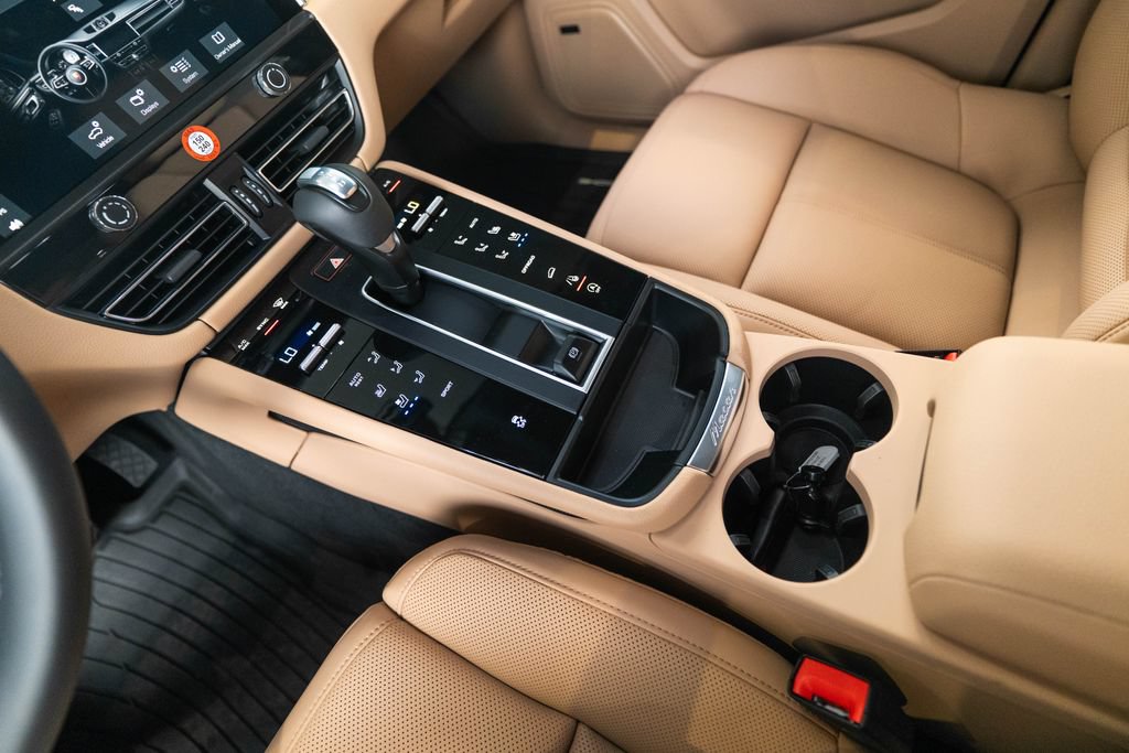 New 2026 Porsche Macan AWD/4WD image 25