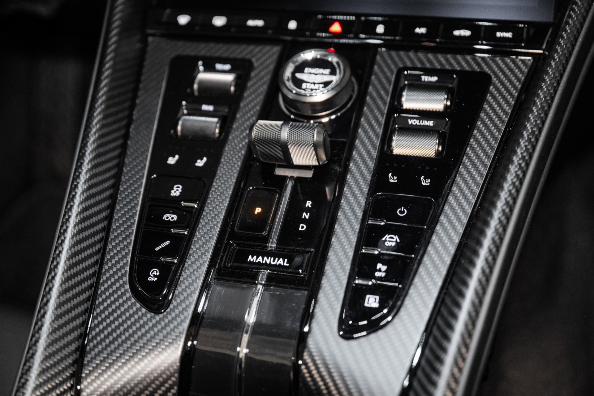 Used 2025 Aston Martin DB12 Coupe image 26