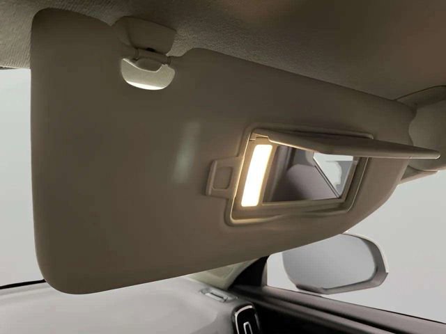 Used 2025 Volvo XC40 B5 Plus image 61