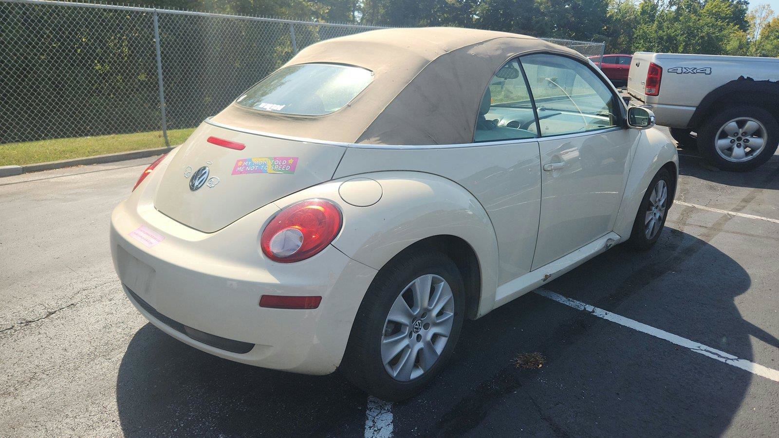 Used 2009 Volkswagen Beetle S FWD image 2