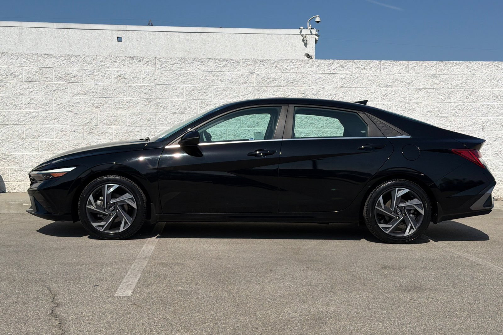 Used 2024 Hyundai Elantra Limited FWD image 7