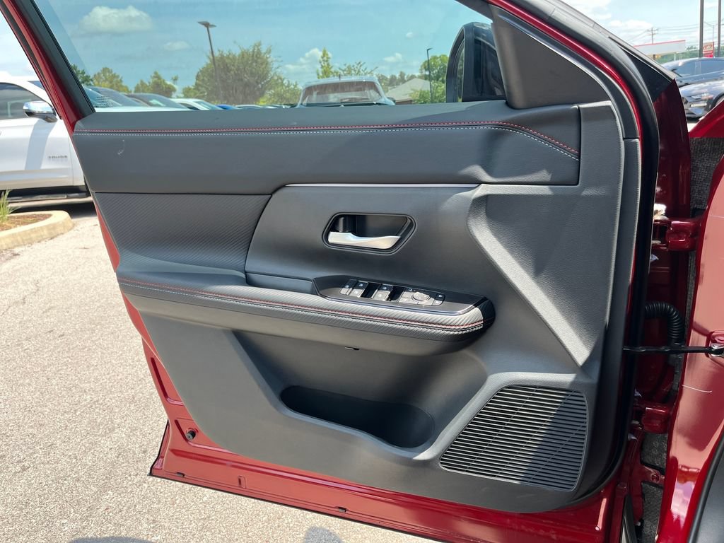 New 2026 Nissan Kicks SR w/ SR Premium Package FWD image 12
