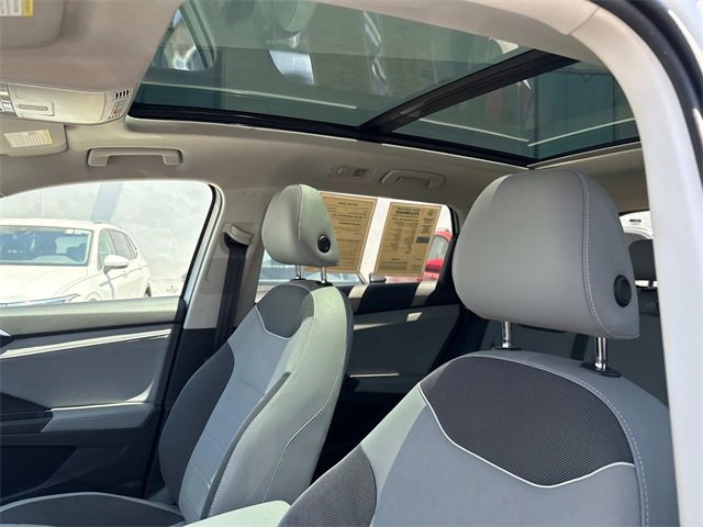 Certified 2024 Volkswagen Taos SE w/ Panoramic Sunroof Package image 29