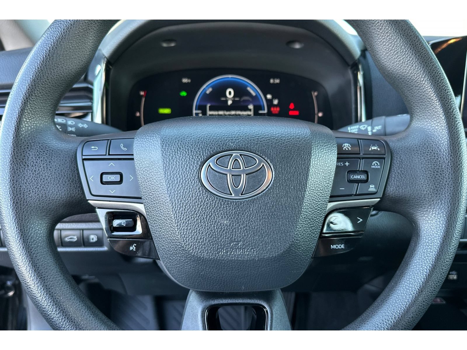 Used 2025 Toyota Camry LE FWD image 25
