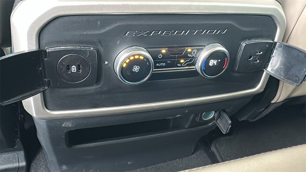 Used 2024 Ford Expedition Max XLT image 28