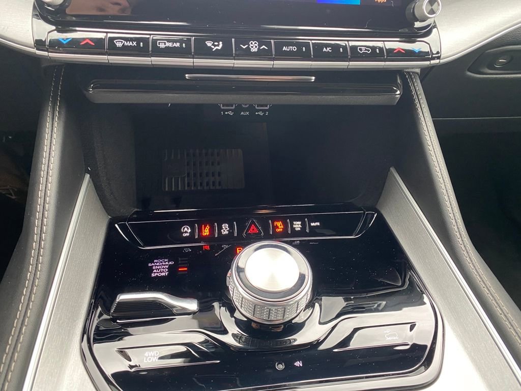 New 2026 Jeep Grand Wagoneer L 4WD w/ HD Trailer Tow Package image 20