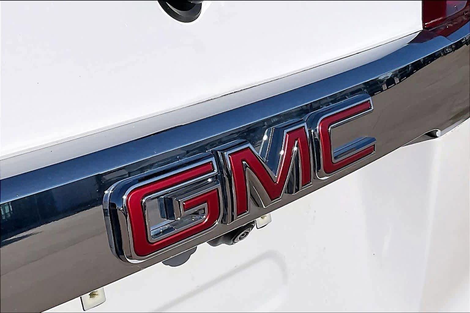 Used 2023 GMC Acadia SLE FWD image 30