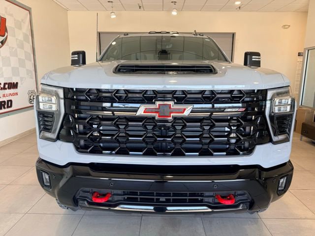 Used 2025 Chevrolet Silverado 2500 ZR2 w/ Technology Package image 2