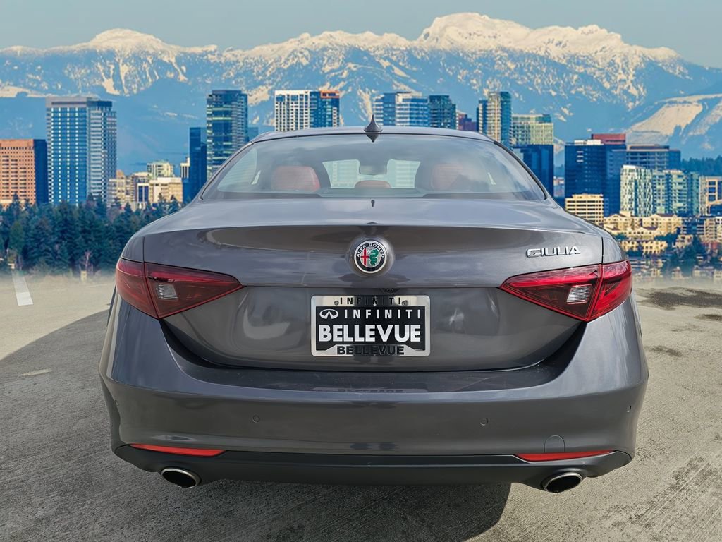 Used 2019 Alfa Romeo Giulia image 6