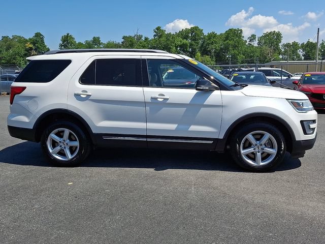 Used 2017 Ford Explorer XLT w/ Equipment Group 202A AWD/4WD image 8