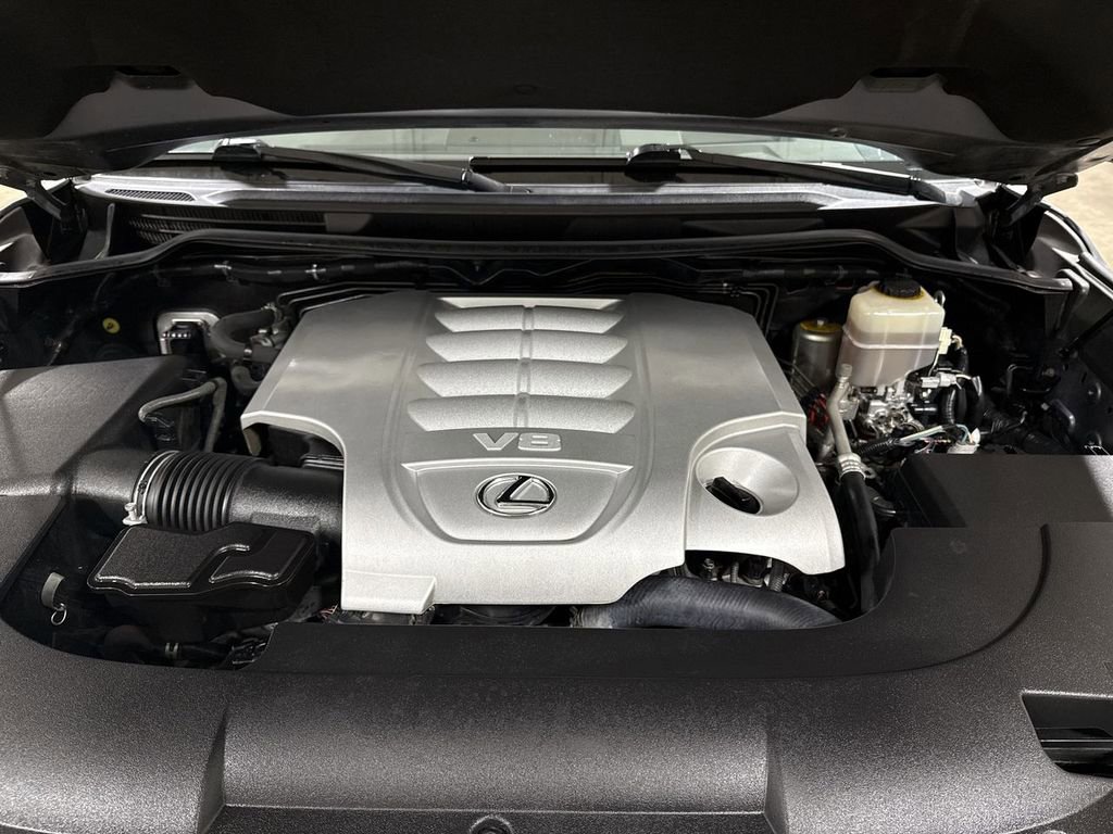 Used 2017 Lexus LX 570 4WD w/ Luxury Package image 26