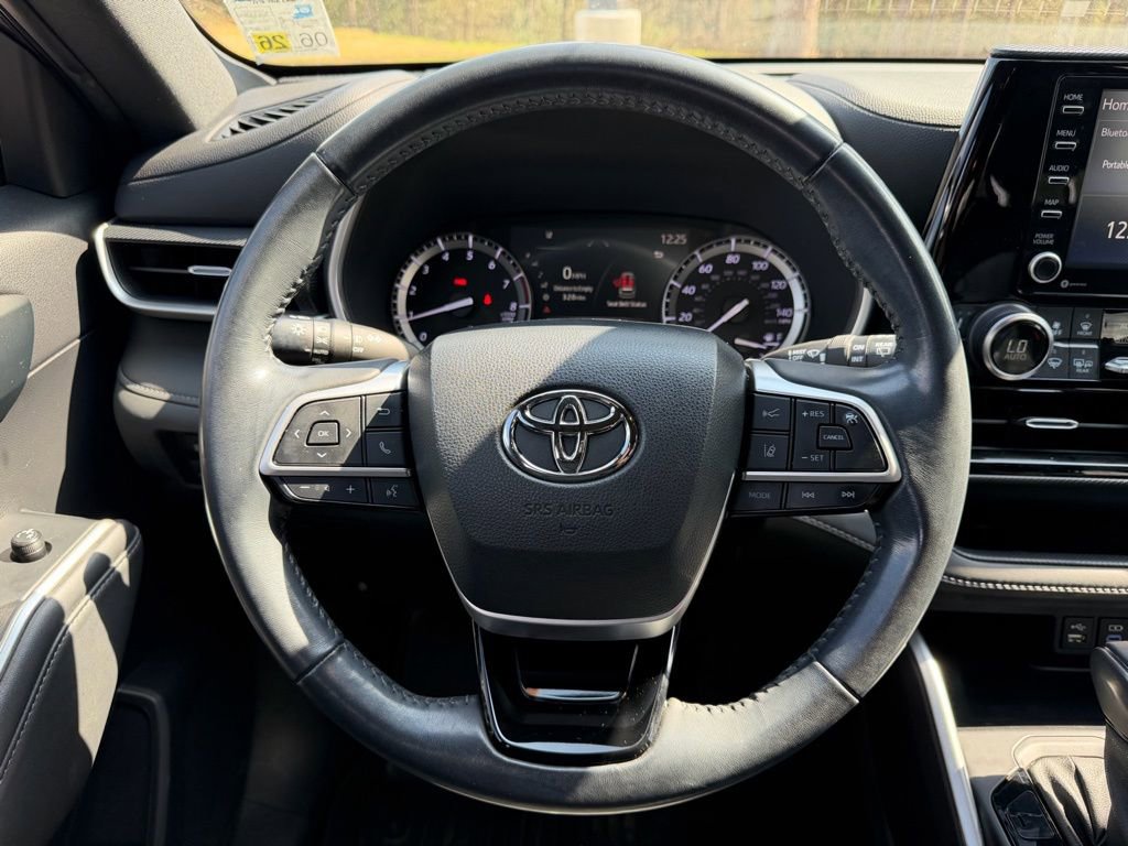 Used 2022 Toyota Highlander XSE image 17