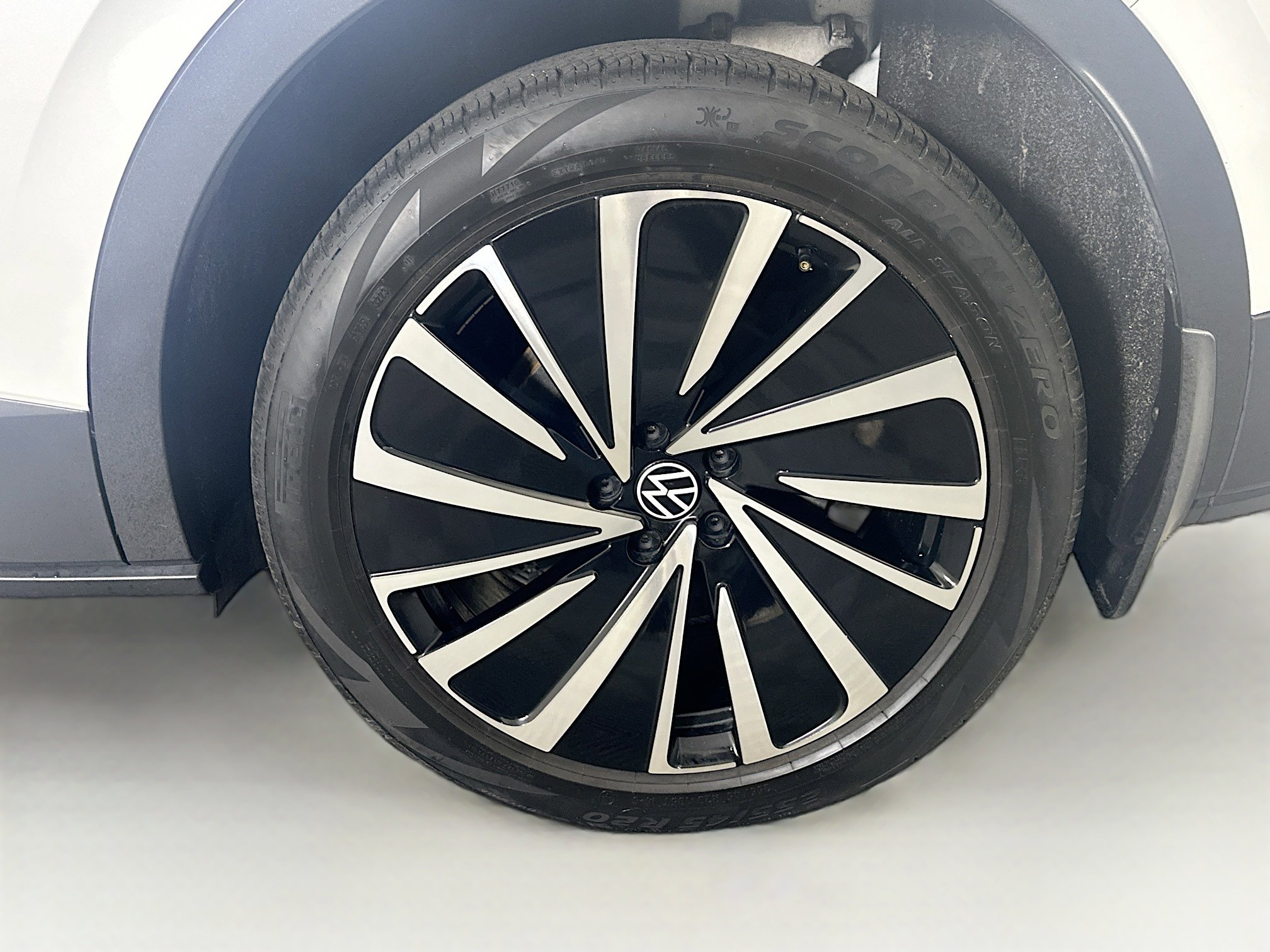 Used 2023 Volkswagen ID.4 Pro S Plus AWD/4WD image 11