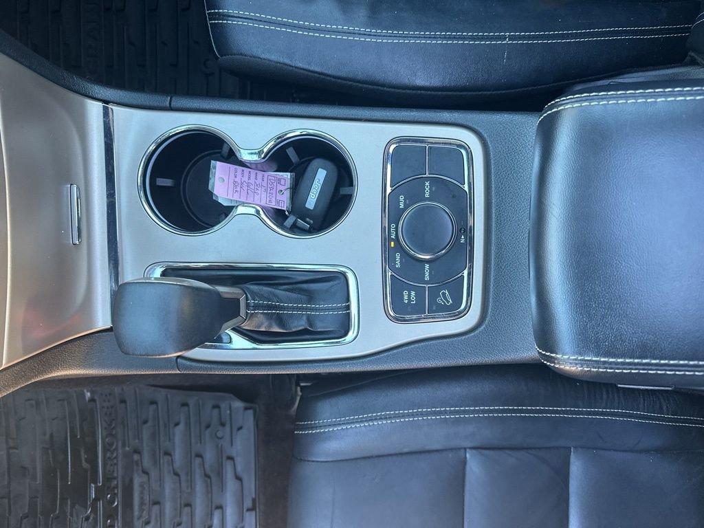 Used 2017 Jeep Grand Cherokee Limited image 32