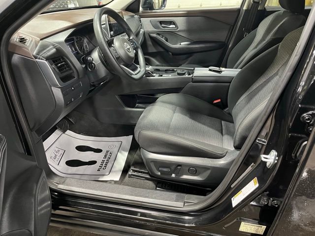 Used 2023 Nissan Rogue SV AWD/4WD image 4