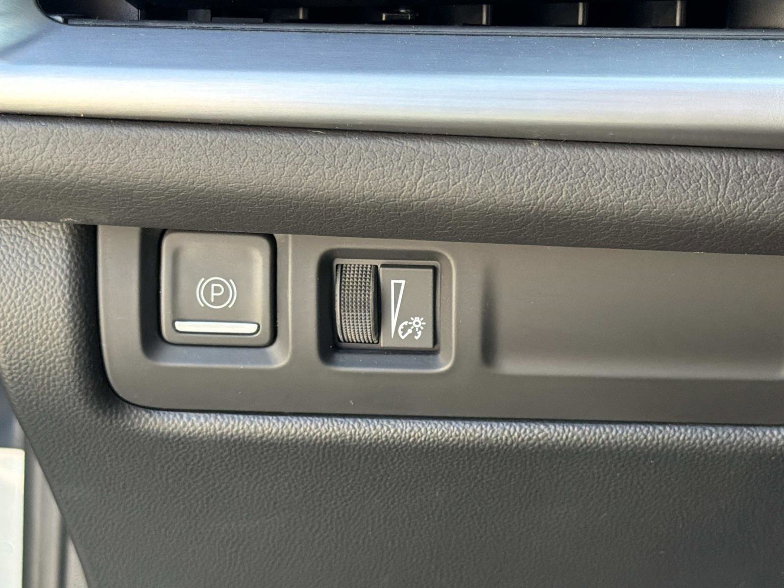 Used 2024 Cadillac XT4 Premium Luxury image 16