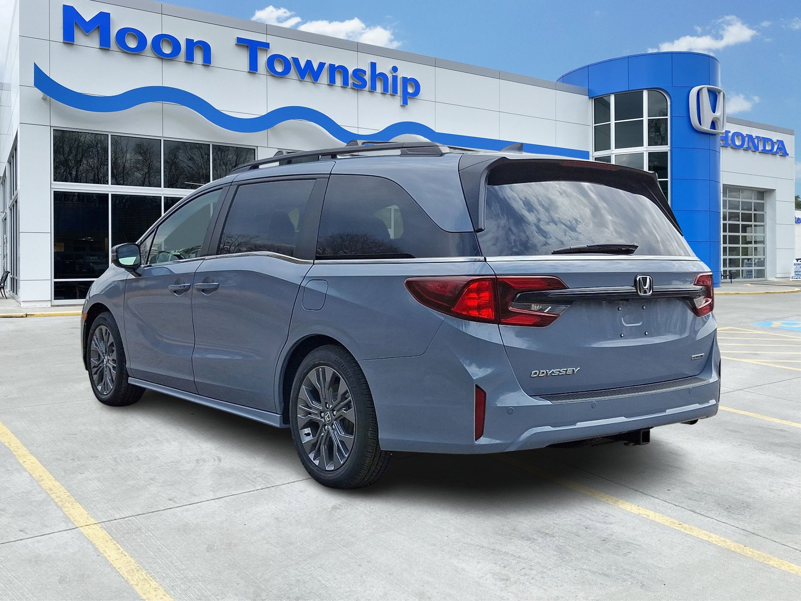New 2026 Honda Odyssey Touring image 4