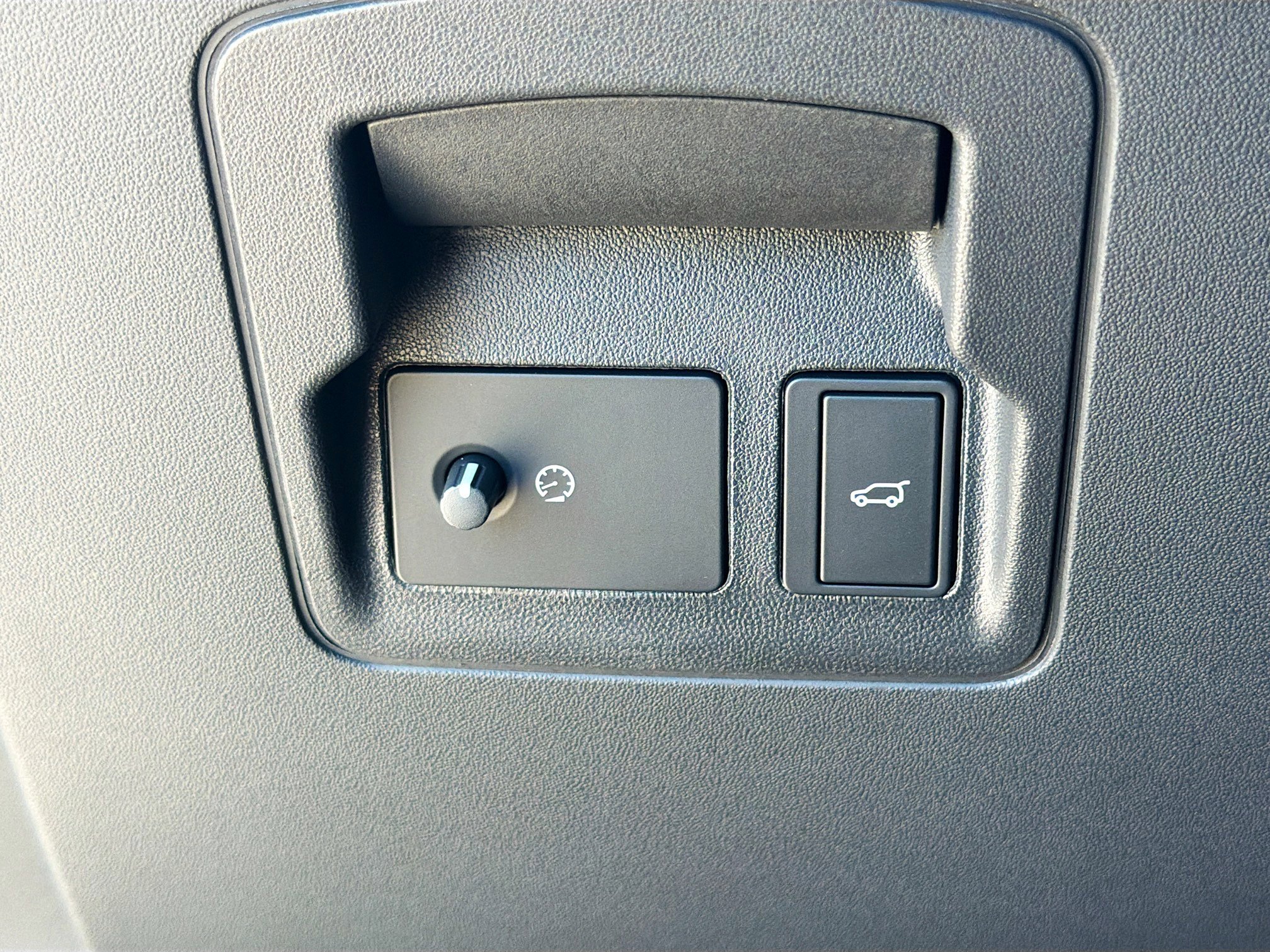 New 2026 Land Rover Range Rover Velar Dynamic SE image 35